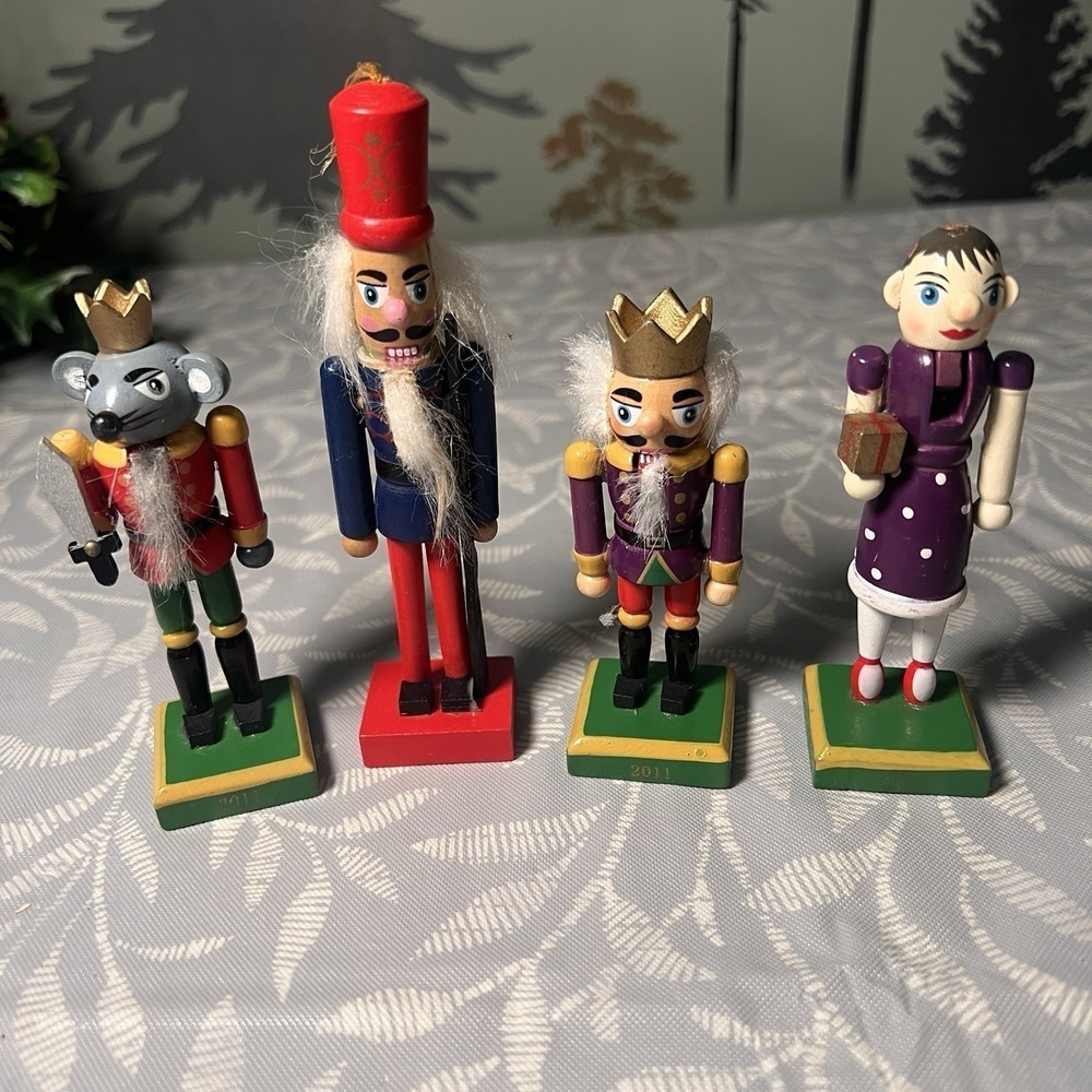 Vintage Set Of 4 Wooden Nutcrackers, king mouse, soldiers figurines